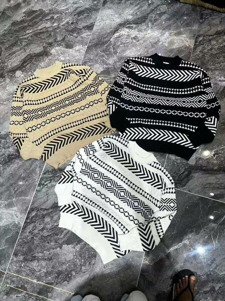 Pulls oversize à motifs géométriques