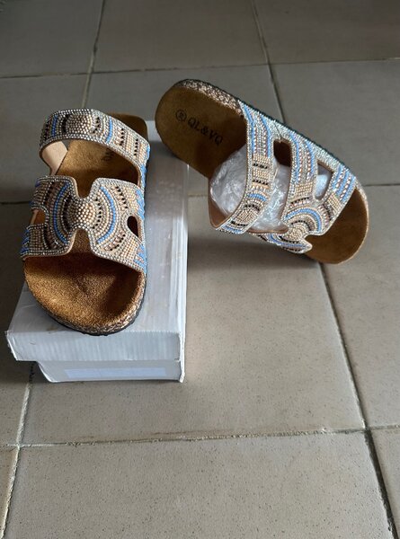 Sandales élégantes perlées