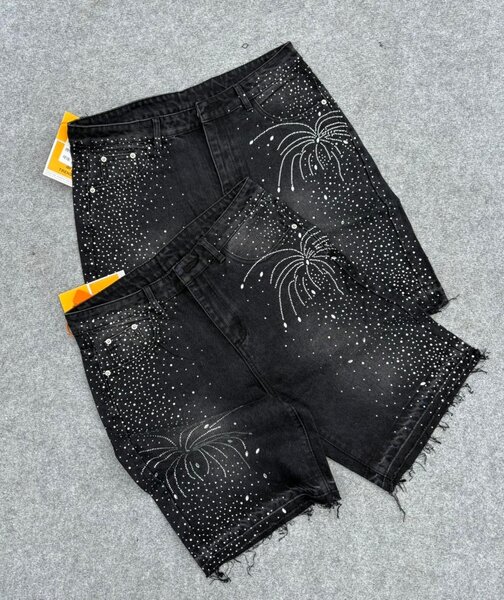 Shorts en jean noir avec strass