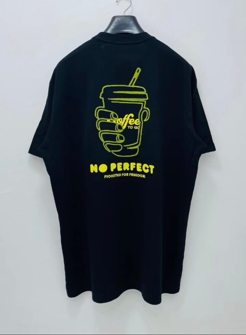 T-shirt noir imprimé graphique