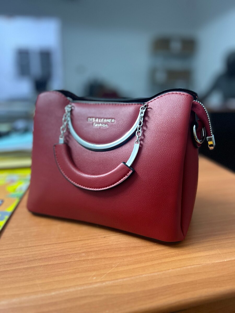 Elegant Red Fashion Handbag