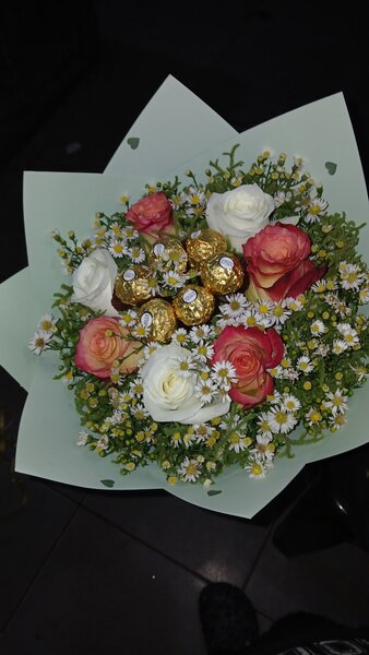 Bouquet de fleurs et chocolats