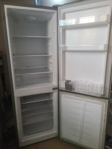 Réfrigérateur moderne inox