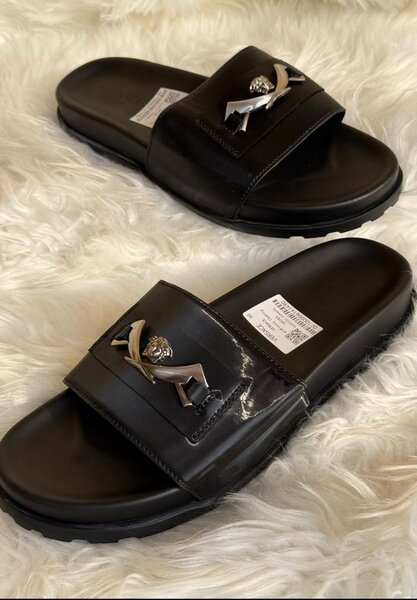 Sandales en cuir noir élégantes