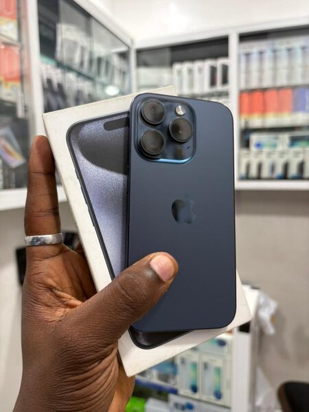 iPhone 15 pros  Bleu