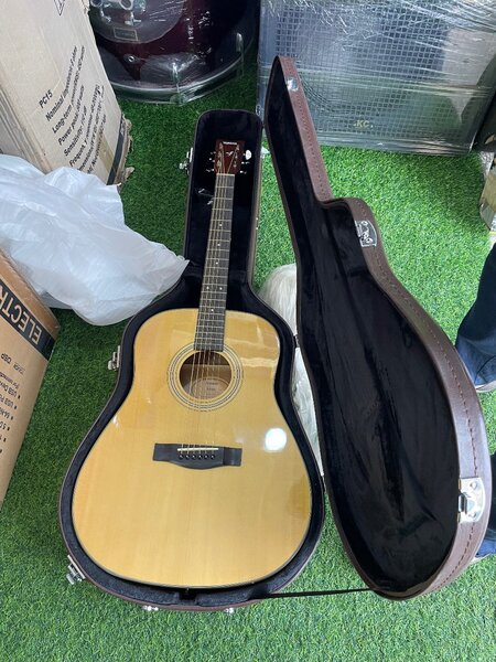 Yamaha Acoustic Guitar