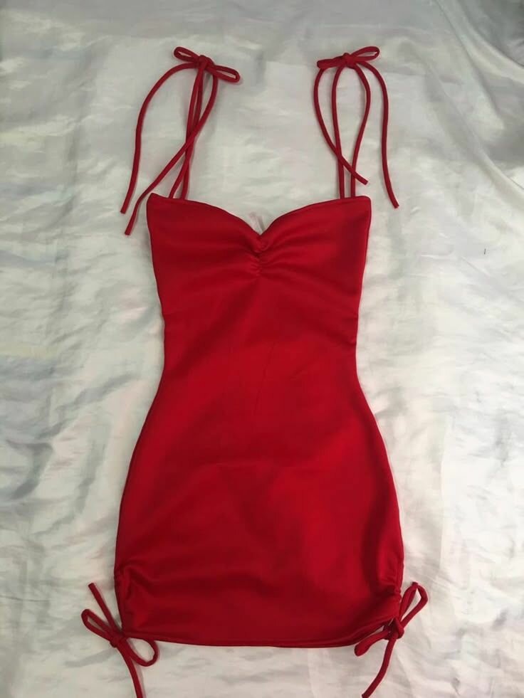 Robe moulante satinée élégante