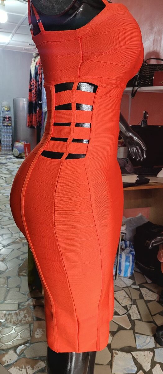 Robe moulante orange élégante