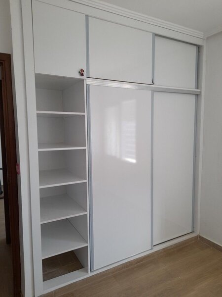 Armoire moderne portes coulissantes
