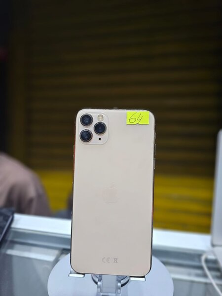 Iphone 11 pro max 64 giga doré
