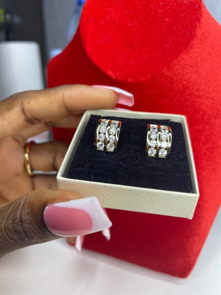 Boucles d'oreilles élégantes dorées