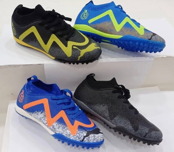 Futsal/tack boots