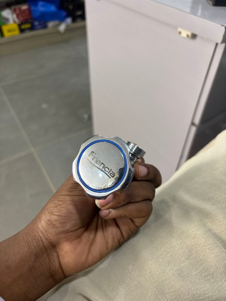 Robinet d'arrêt en laiton chromé