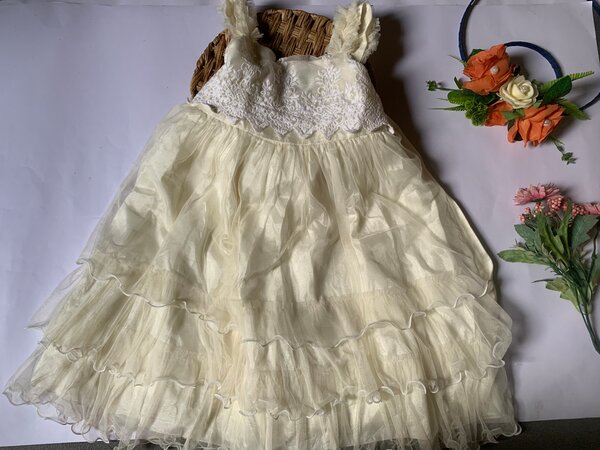 Robe en dentelle pour enfants
