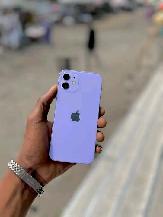 iPhone 12 violet elegant