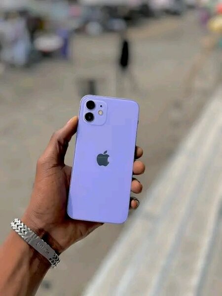 iPhone 12 violet elegant
