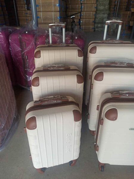 Smart traveling suitcases