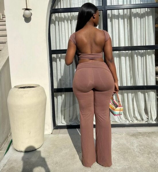 Ensemble dos nu marron élégant