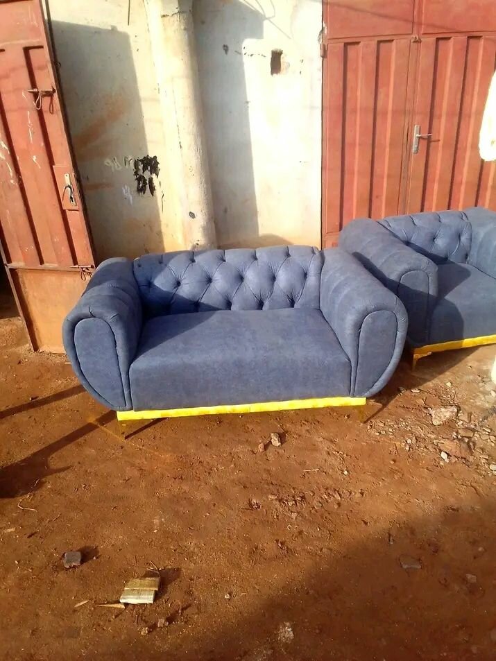 Canapé deux places en tissu bleu