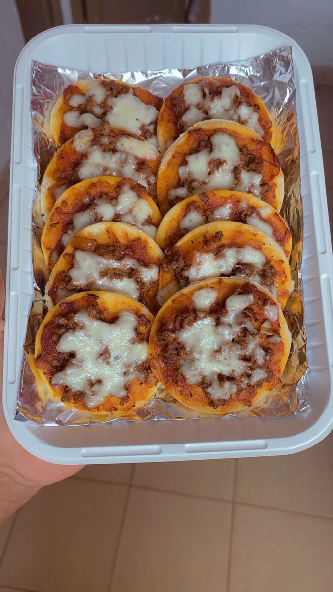10 Mini pizzas à la viande