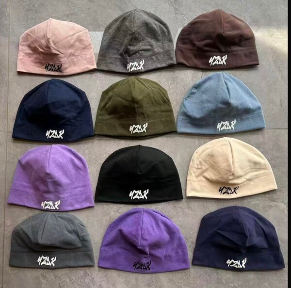 Bonnets unisex modernes