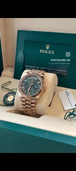 Montres de luxe en acier