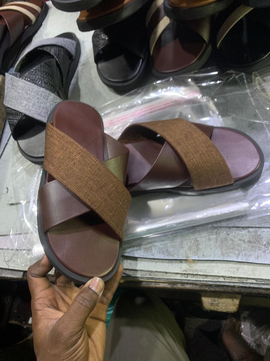 Sandales croisées élégantes