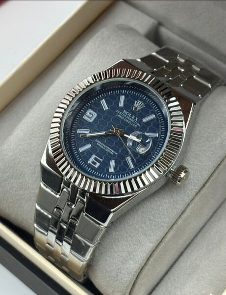 Montre classique en acier inoxydable