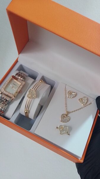 Ensemble Montre et Bijoux Cœur