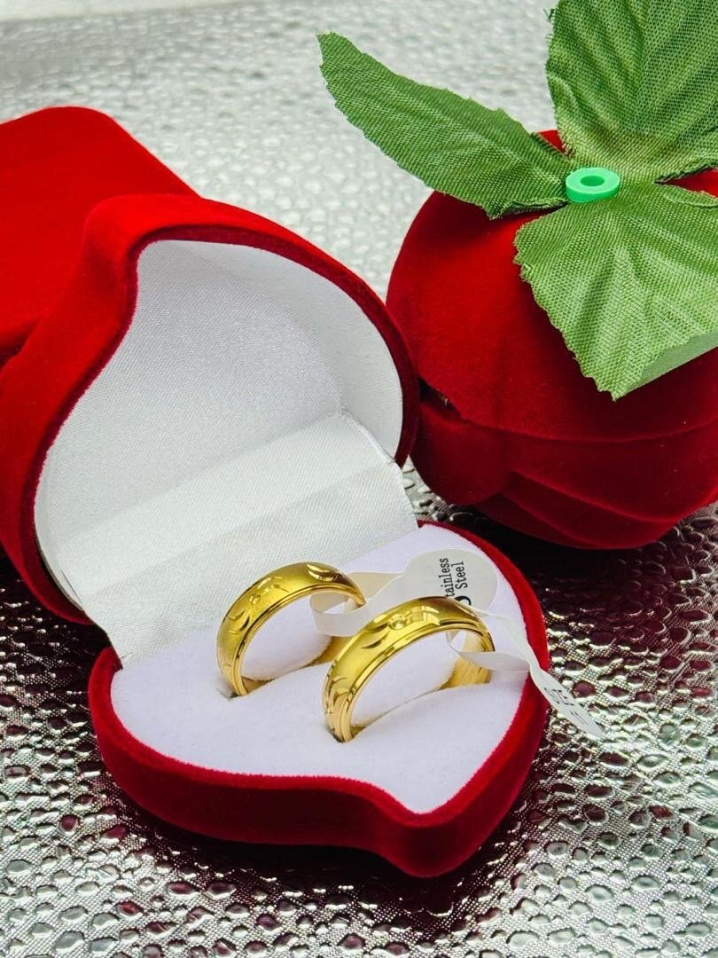 Elegant Gold Wedding Rings