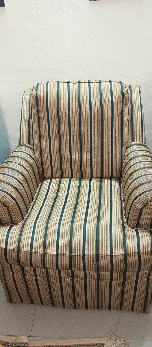 Fauteuil rayé confortable