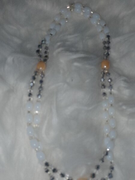 Collier perles opalescentes élégant