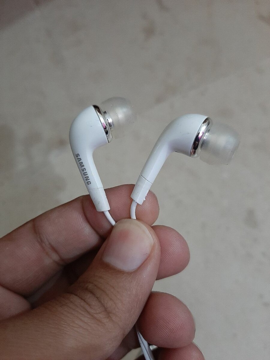 Samsung Original Box Pulled Handsfree (Very Rare Piece)