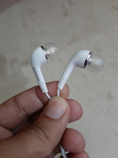 Samsung Original Box Pulled Handsfree (Very Rare Piece)