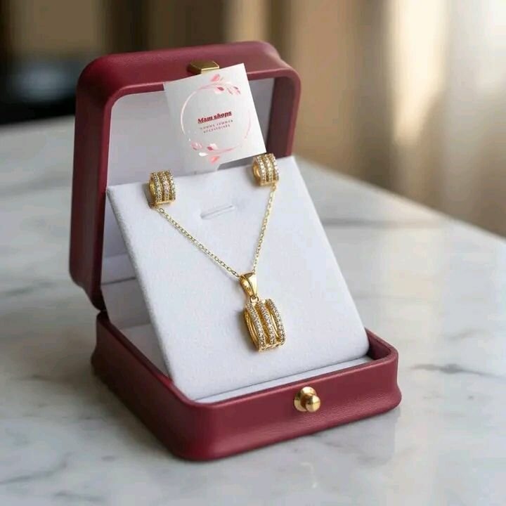 Parure Collier et Boucles d'Oreilles