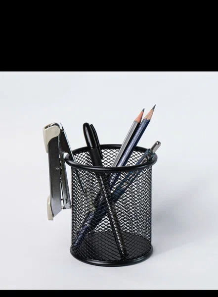 Porte-stylos en treillis métallique