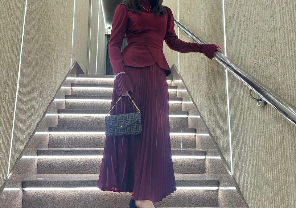 Свет бардовый