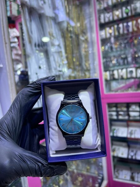 Montre élégante bracelet noir