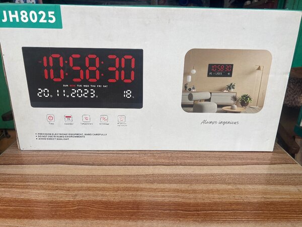 Horloge numérique LED murale