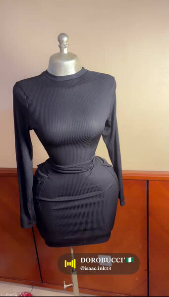 Robe moulante noire élégante