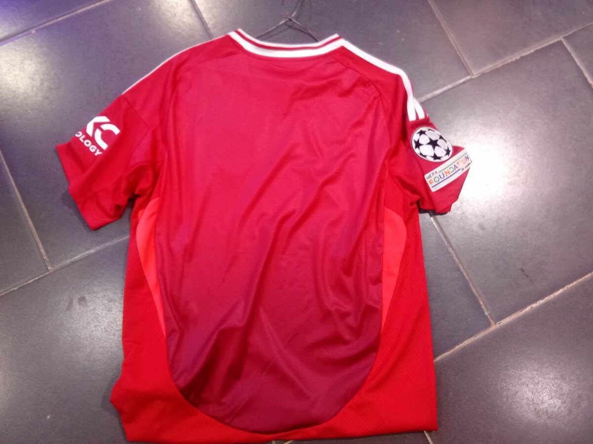 Maillot de football rouge