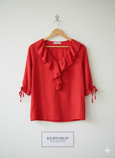 Blouse rouge à volants
