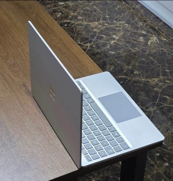 Microsoft Surface Go