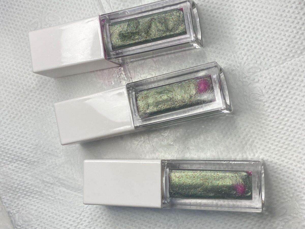 Chroma magic(Colour changing lipgloss )
