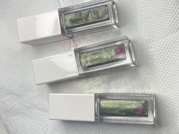 Chroma magic(Colour changing lipgloss )