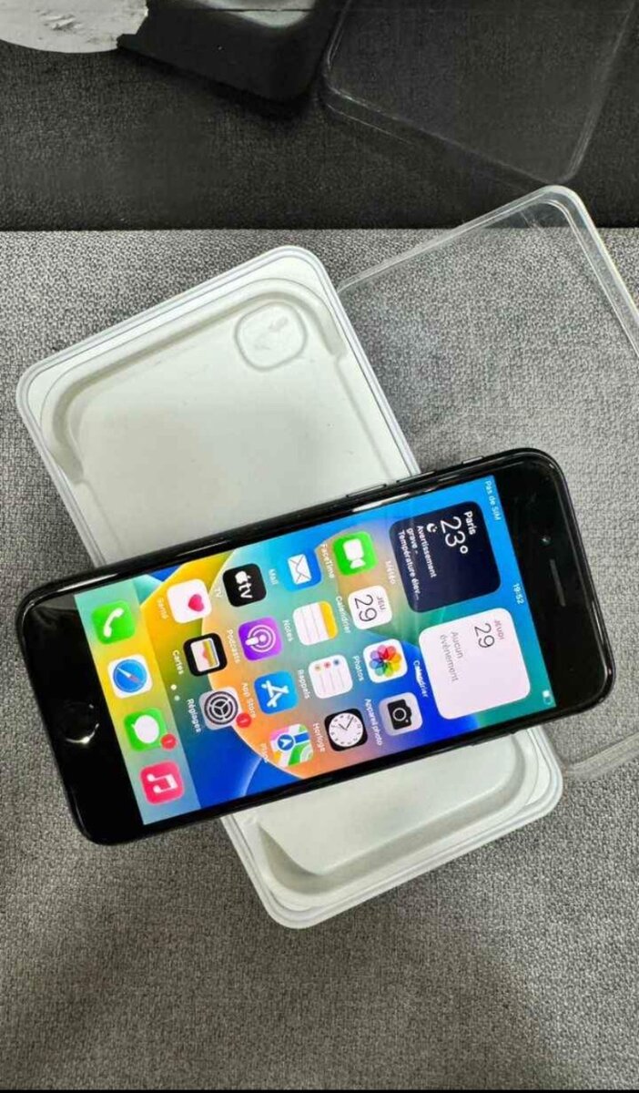 iPhone noir en excellent état