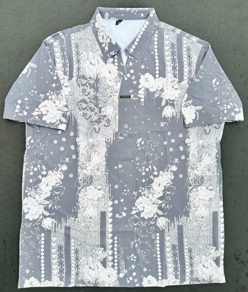 Chemise à motifs floraux