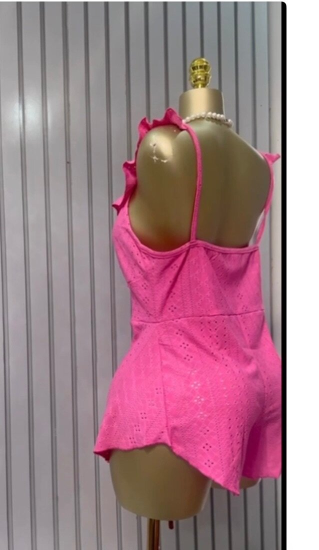 Combinaison rose en dentelle