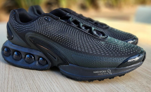 Nike Air Max DN "Triple Black"