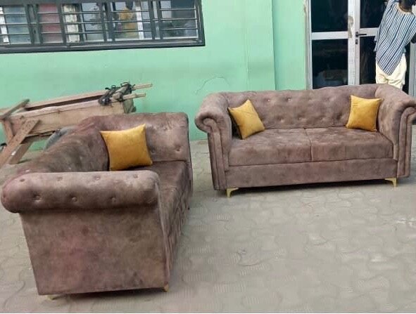 Canapé en velours marron